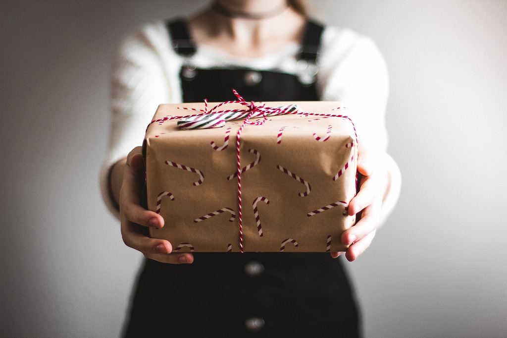 総務担当必見：贈り物やプレゼントでアピールする方法、心理学用語の『単純接触効果』を活用