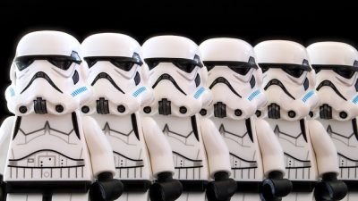 【DXコラム】身も蓋もない現実：仕事における「あなたの代わりはいくらでもいる」という事実と向き合う